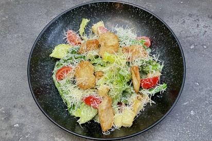 Caesar salad with chicken