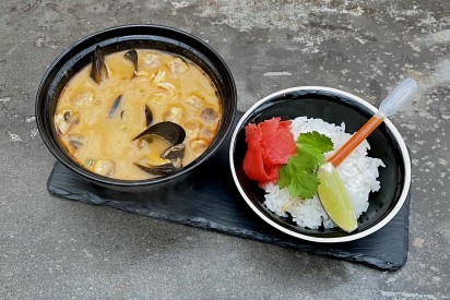 Tom yum with seafood