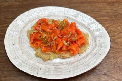 Форель с гуакамоле и портвейном